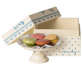 Macarons et chocolat chaud